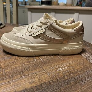 Sam Edelman size 6 sneakers, perfect condition, worn twice